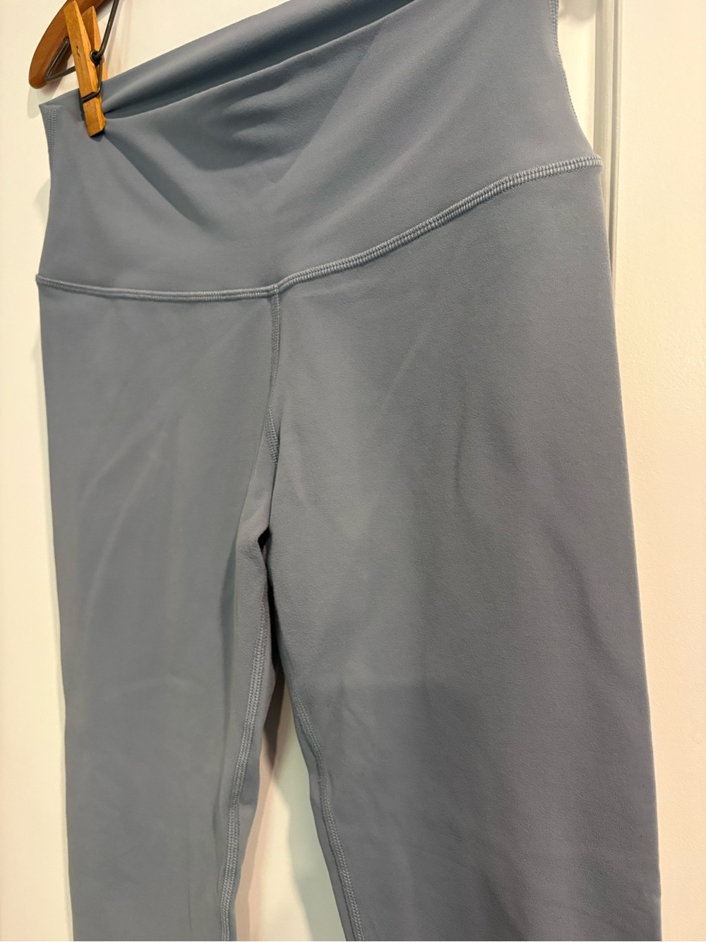 ALO airlift 7/8 leggings in light blue size M - Picture 4 of 5